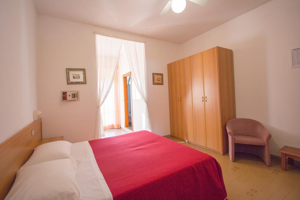 Casa Portofino Rooms&Breakfast Cesenatico Bilik gambar